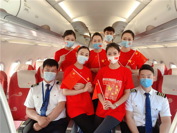 青島航空舉行“云端雙慶”機上活動