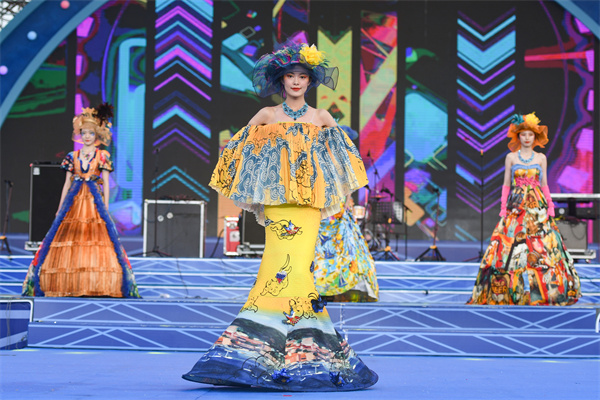 第31屆青島國際啤酒節(jié)邀您金沙灘啤酒城“白天游花海 夜晚賞彩燈”