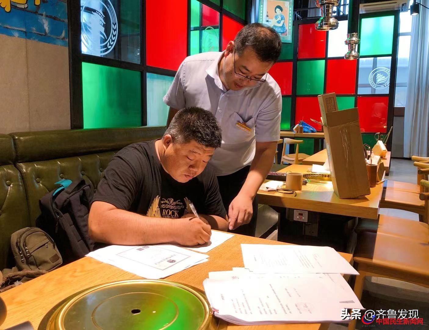 助力啤酒節(jié)嶗山會場 區(qū)行政審批局上門服務(wù)