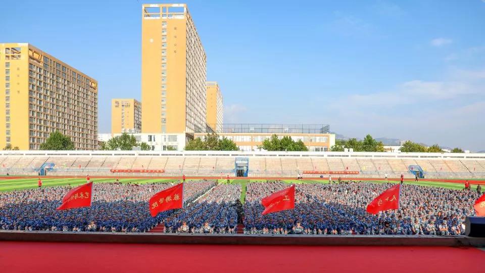 青島恒星科技學(xué)院開(kāi)展2021級(jí)新生預(yù)防電信網(wǎng)絡(luò)詐騙專題講座