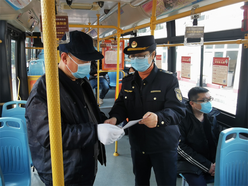 嶗山：年貨知識送上食品安全流動車廂！市場君開展節(jié)前食品安全檢查！