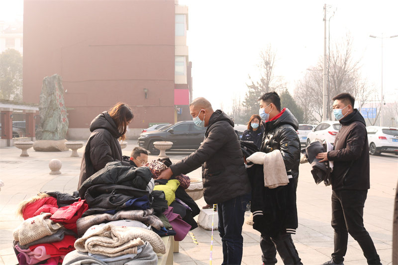 嶗山區(qū)：愛(ài)心接續(xù)傳遞，“冬衣暖人心”品牌熠熠生輝