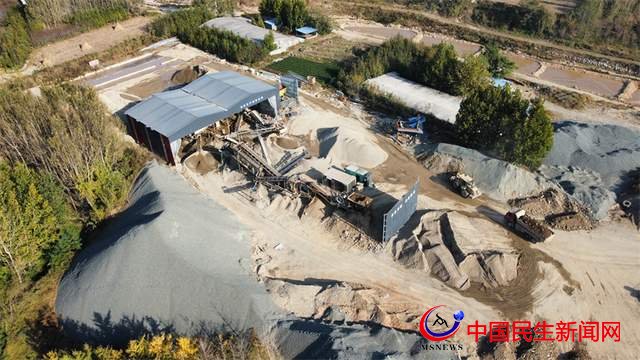 五蓮縣叩官鎮(zhèn)北回頭村：砂石料露天堆放 盜采礦產(chǎn)資源無人監(jiān)管？