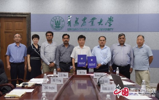 近日，青島農(nóng)業(yè)大學(xué)與巴基斯坦費(fèi)薩拉巴德農(nóng)業(yè)大學(xué)舉行交流會(huì)議，青島農(nóng)業(yè)大學(xué)副校長(zhǎng)田義軻出席，巴基斯坦費(fèi)薩拉巴德農(nóng)業(yè)大學(xué)校長(zhǎng)伊卡爾·阿罕默德·汗線上出席會(huì)議，來校訪問的該校科研、